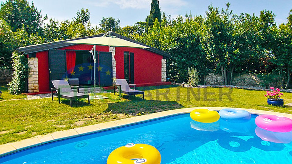 Large estate with swimming pool near Umag