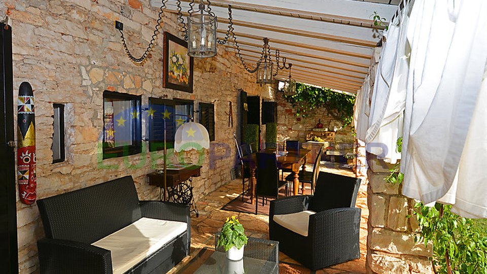 Large estate with swimming pool near Umag