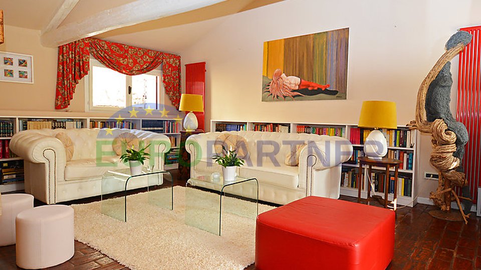 Large estate with swimming pool near Umag