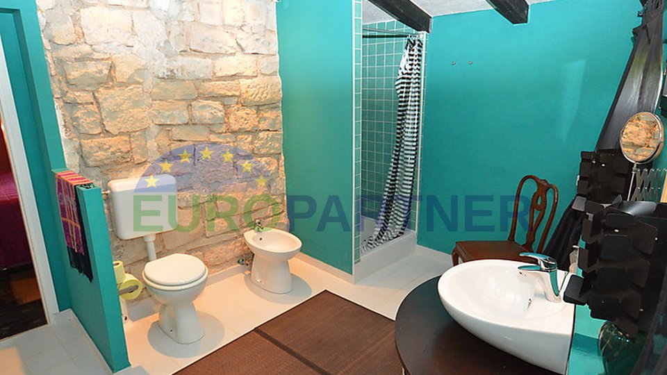 Large estate with swimming pool near Umag