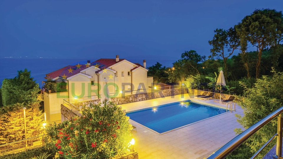 Luxuriöses Apartment mit Pool in urbaner Villa, Opatija