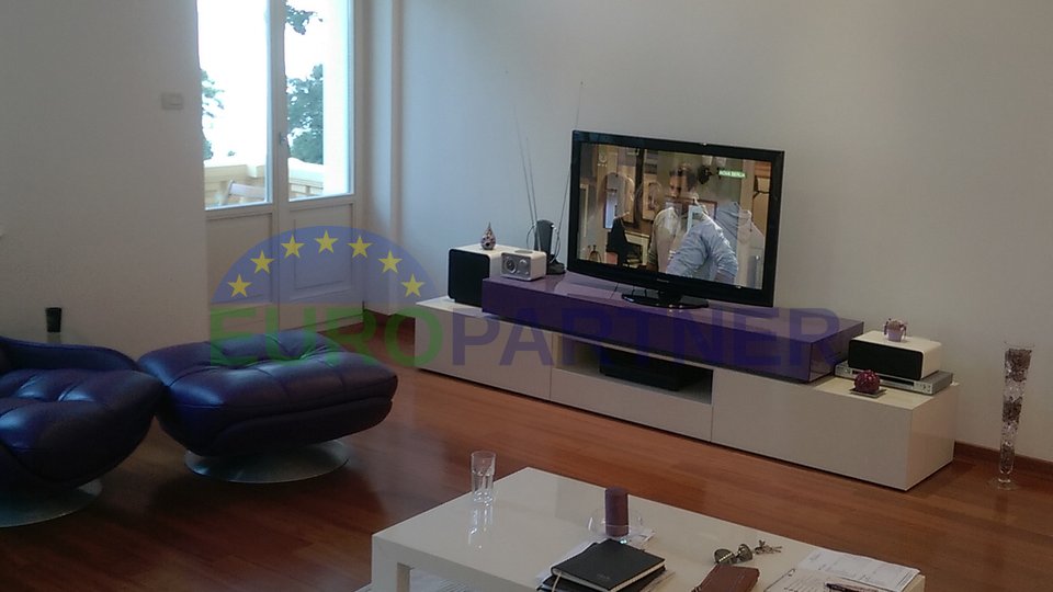 Appartamento ristrutturato in villa sul mare nel cuore di Opatija - una proprietà unica