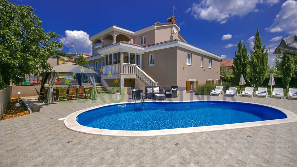 Moderna Villa s bazenom , s predivnim pogledom na more