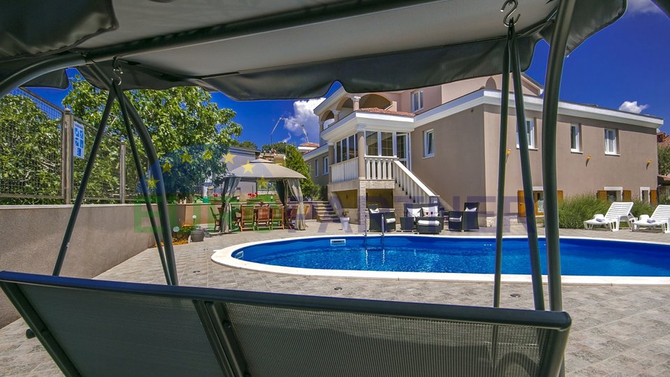 luxuriöse Villa mit Pool in der Nähe von Porec