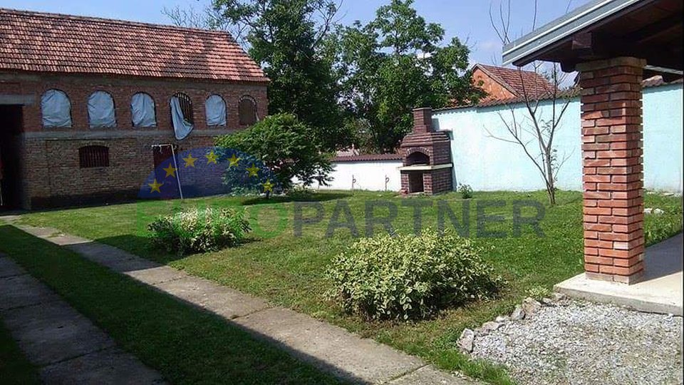 Freistehendes Einfamilienhaus mit großem Garten in Slawonien