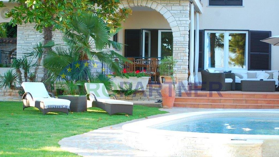 Luxuriöse Villa am Strand mit Pool am exlusiver Lage in Umag