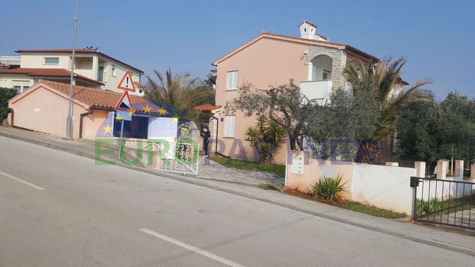 Fažana 300 Meter vom Meer entfernt - Haus mit Wohnungen