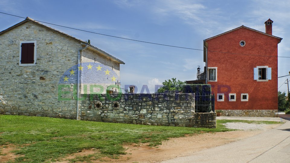 Dvije predivne kamene kuće sa bazenom