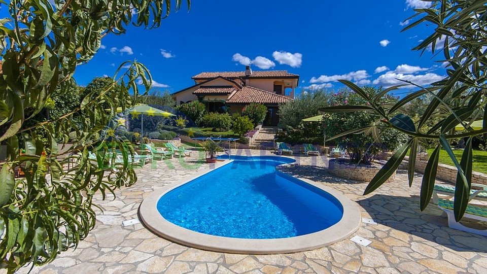 Romantic villa with swimming pool and 4 bedrooms
