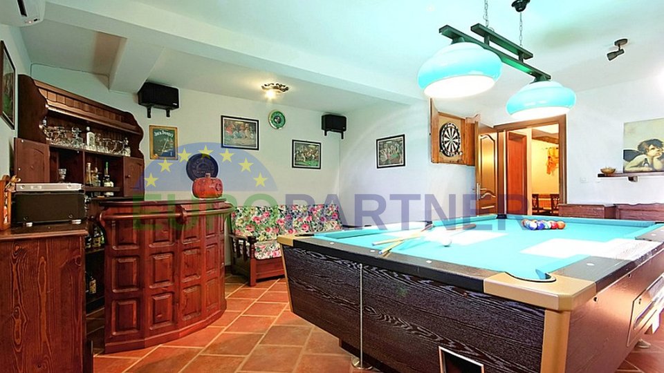 Romantična vila sa bazenom i 4 spavaće sobe