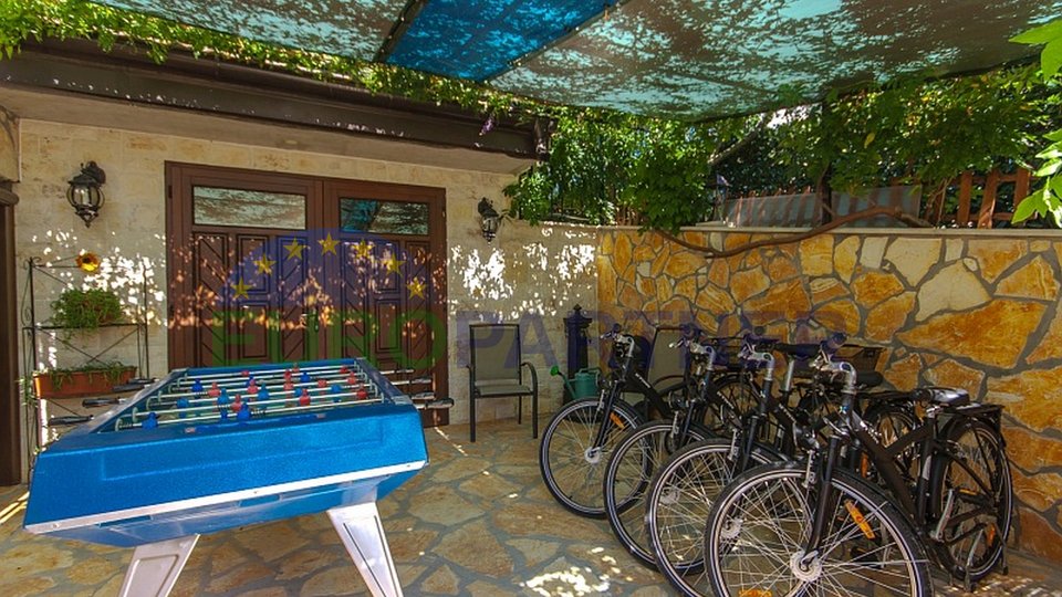 Romantična vila sa bazenom i 4 spavaće sobe