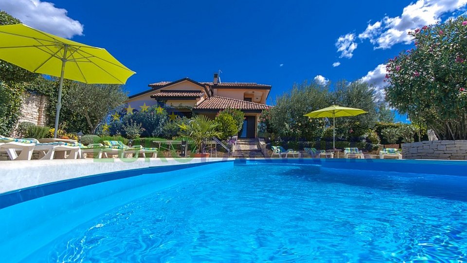 Romantic villa with swimming pool and 4 bedrooms
