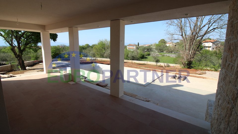 Exclusive stone villa with swimming pool, large garden of 1200 m2 and sea view