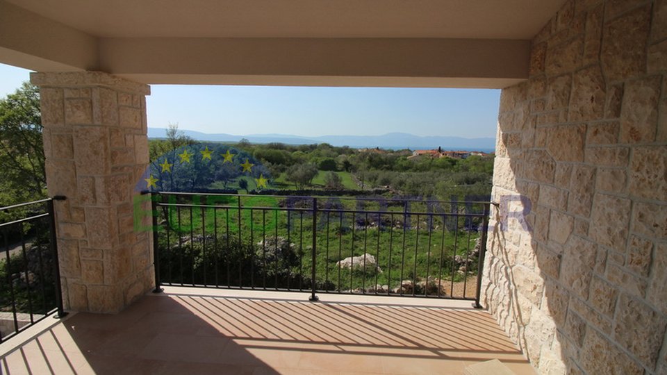 Exclusive stone villa with swimming pool, large garden of 1200 m2 and sea view