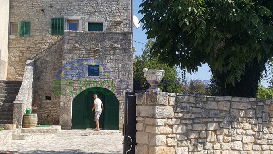 Komplett renoviertes altes Steinhaus mit Pool im Herzen von Istrien