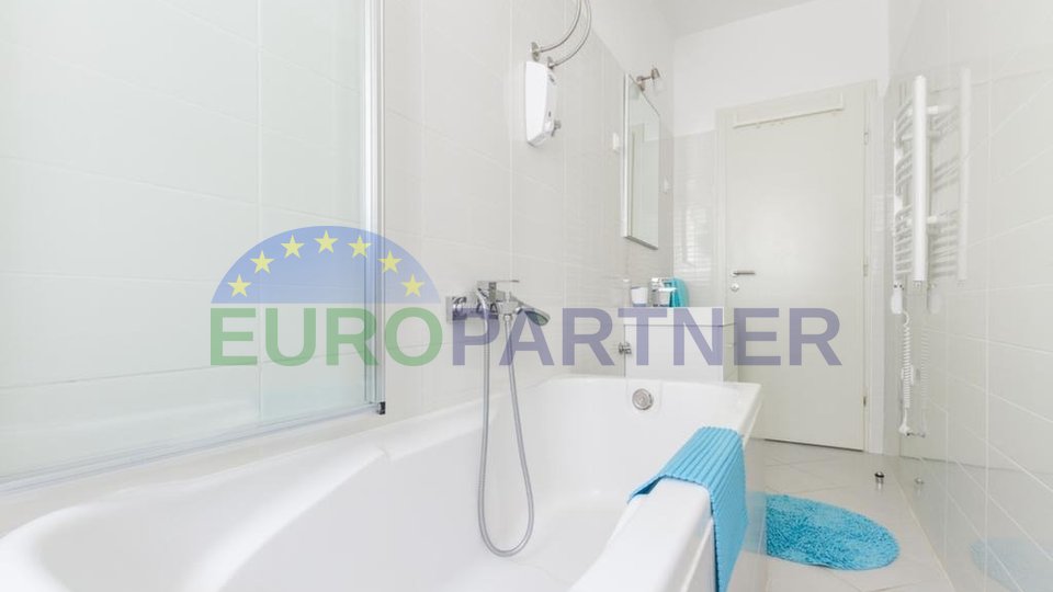 Completely renovated apartment located 5 min. from the sea and the city center