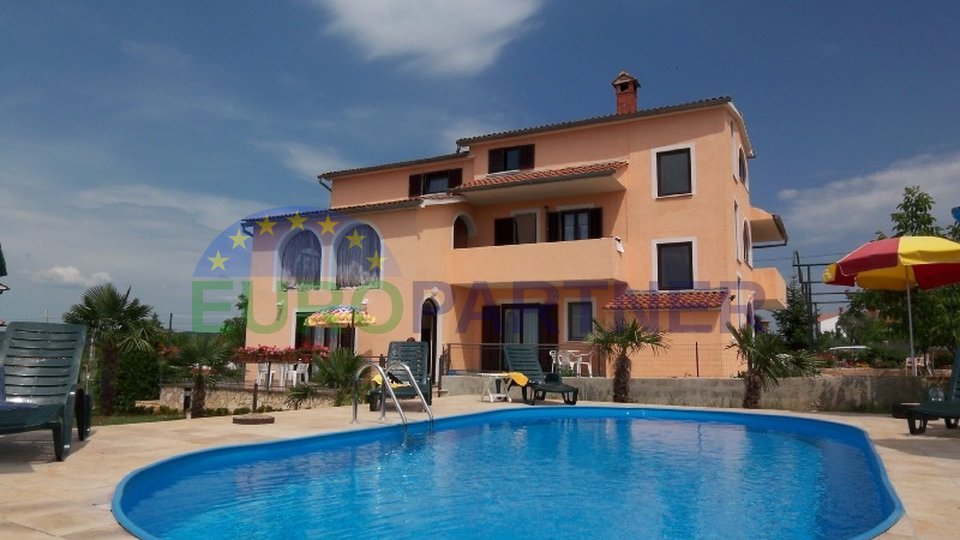 Casa, 380 m2, Vendita, Poreč