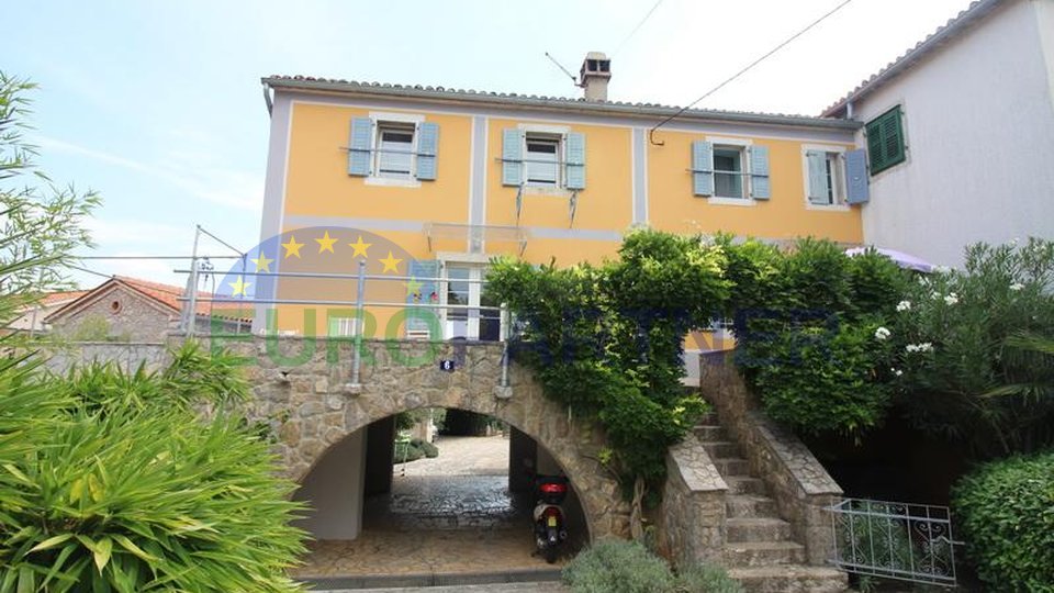 Malinska-Veglia, due esclusive case in pietra con piscina e grande uliveto