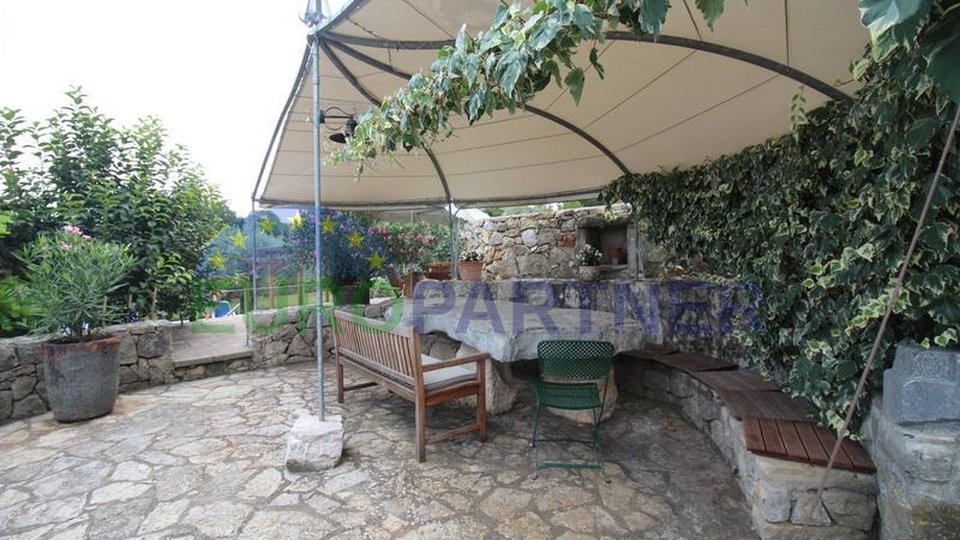 Malinska-Veglia, due esclusive case in pietra con piscina e grande uliveto