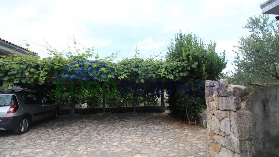 Malinska-Veglia, due esclusive case in pietra con piscina e grande uliveto