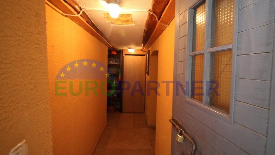 Malinska-Veglia, due esclusive case in pietra con piscina e grande uliveto