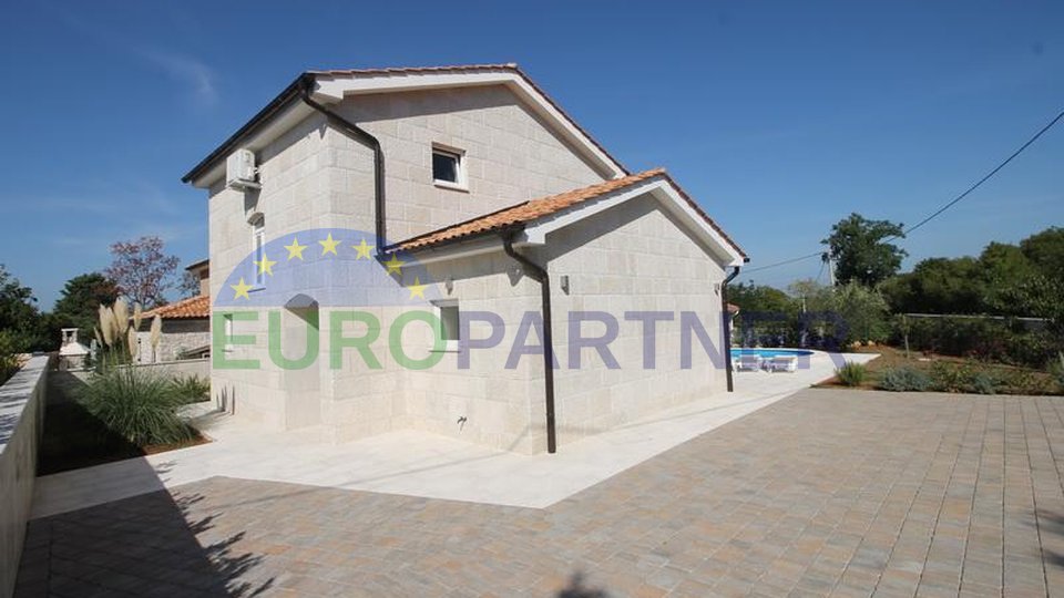 Newly built house with pool and sea view, island of Krk