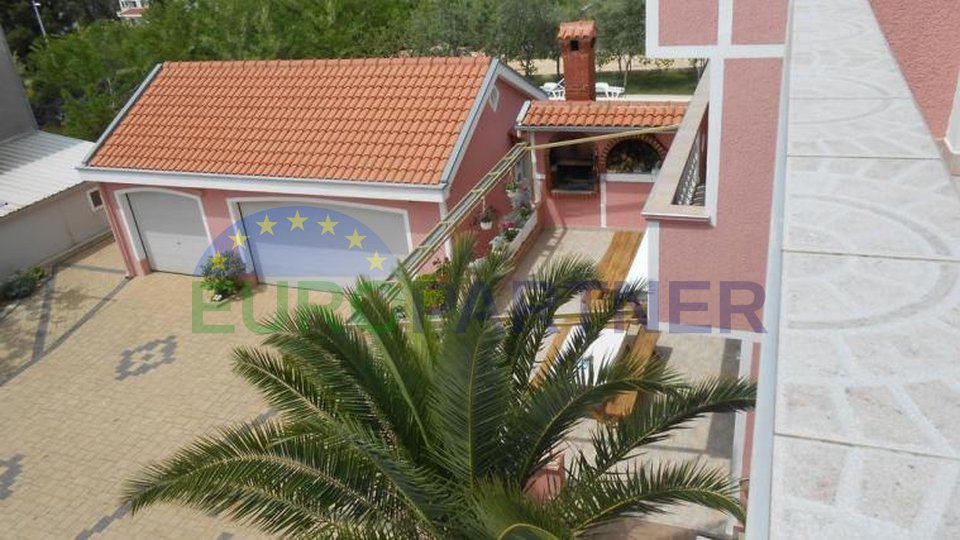 Villa with pool and sea view. Borik-Zadar