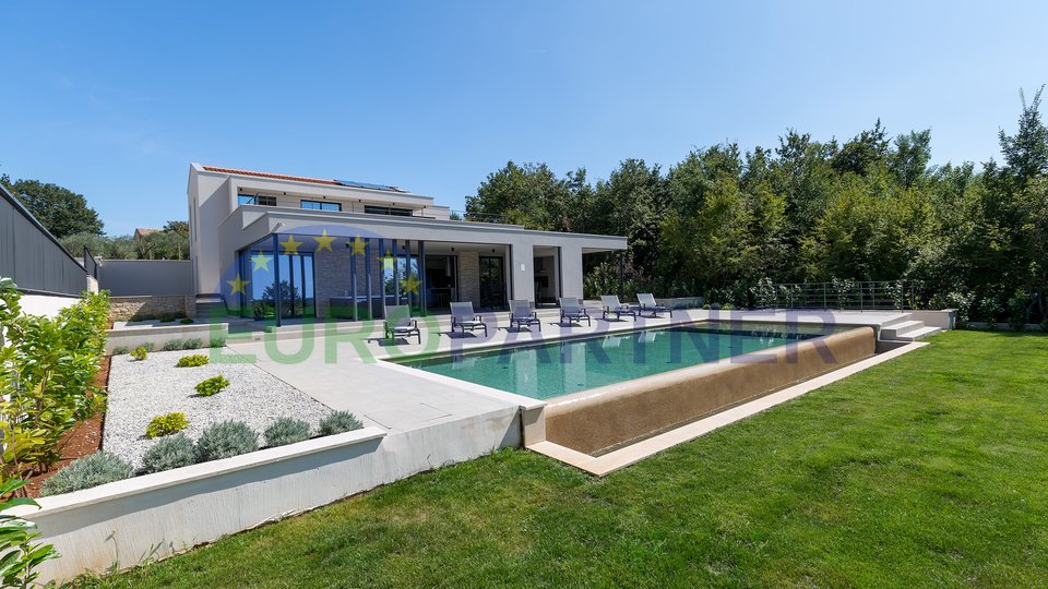 Luxury villa with infinity pool