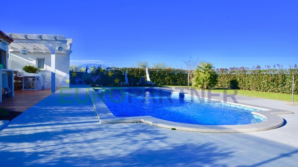 Prekrasna luksuzna vila s bazenom