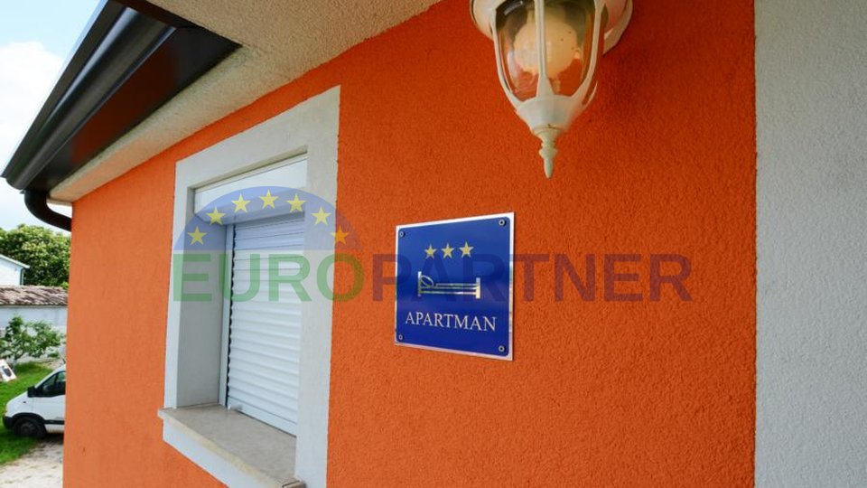 Family house with three apartments located 3.5km from the town of Porec