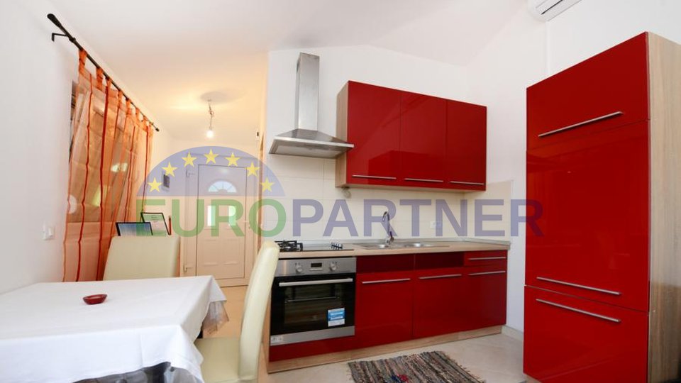 Family house with three apartments located 3.5km from the town of Porec