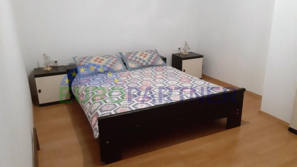 Prostrana obiteljska kuća sa 4 apartmana