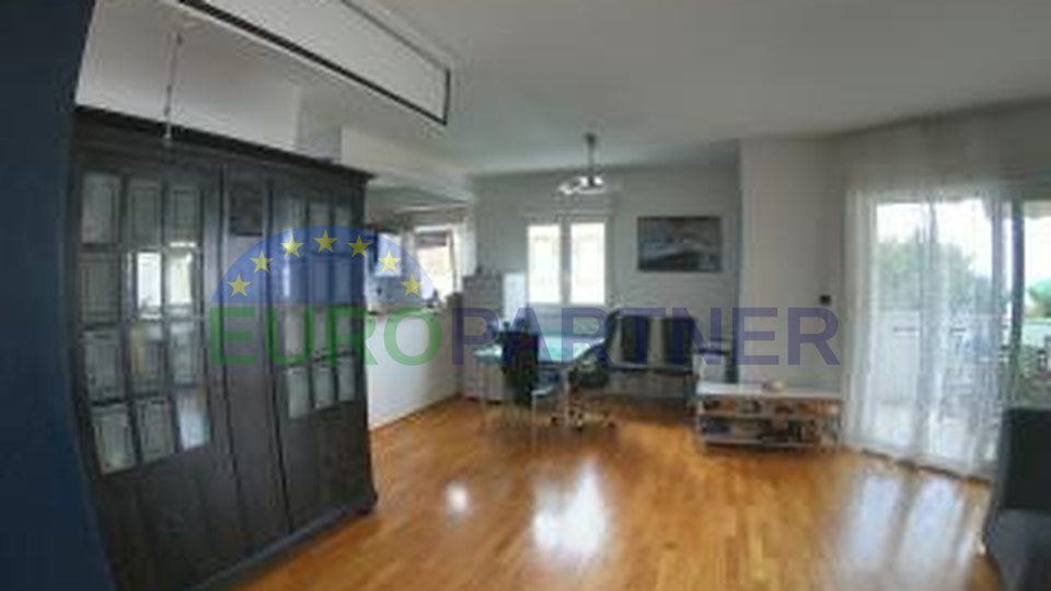 Excellent apartment with two terraces and open sea view, Meje