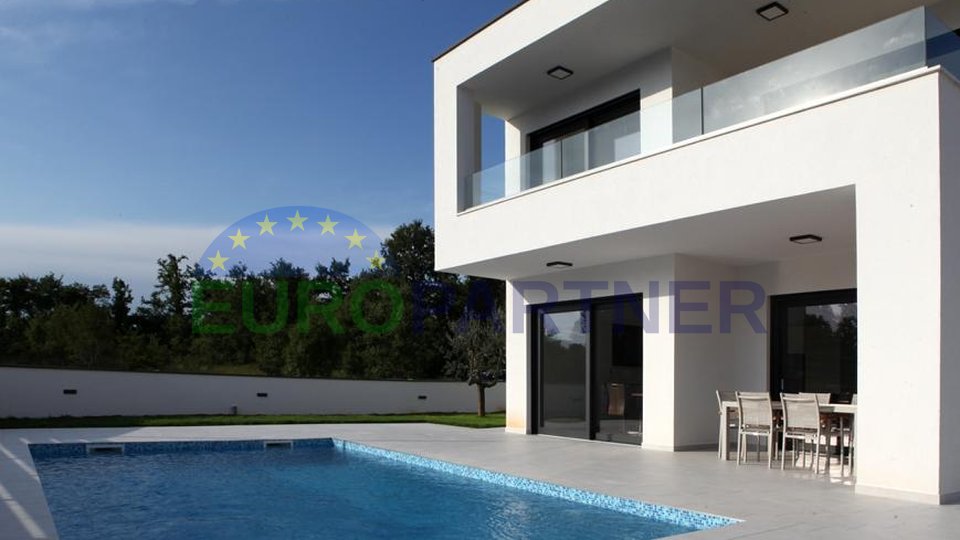 Villa sofisticata, design moderno con piscina