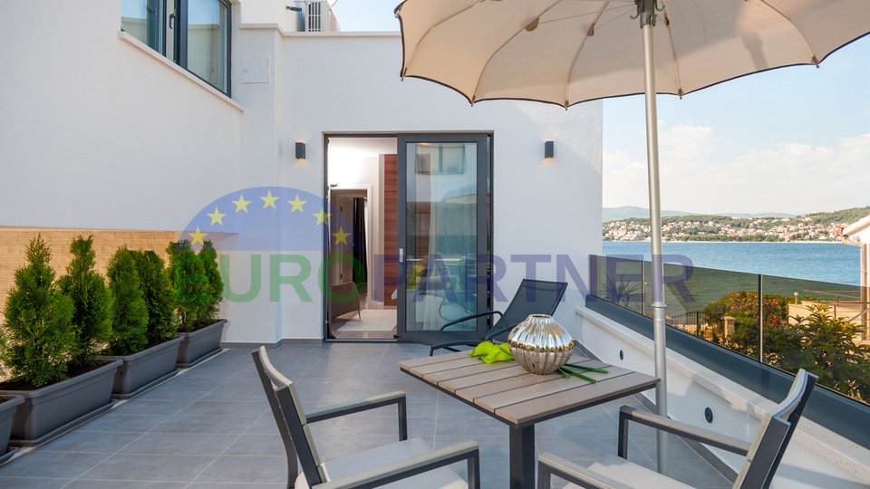 A charming villa of modern architecture, first row to the sea on the island of Ciovo