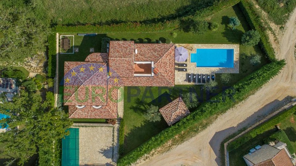 Beautiful stone villa with pool, Višnjan