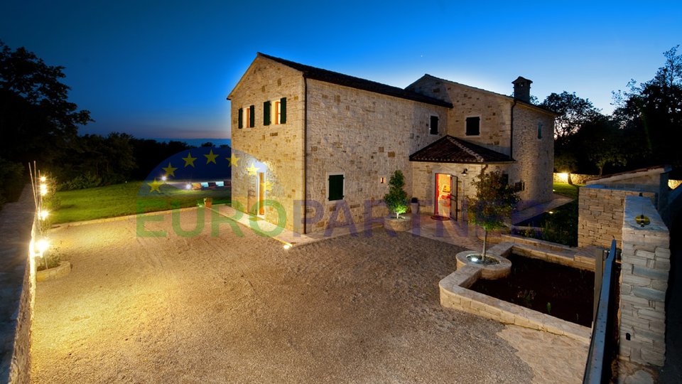 Detached stone villa with pool and garden of 6500m2, Tinjan