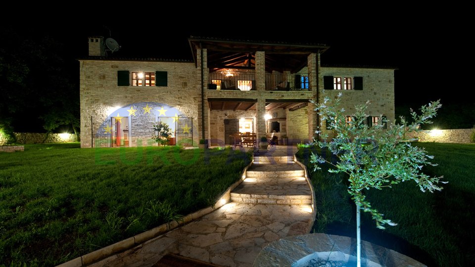 Villa indipendente in pietra con piscina e giardino di 6500m2, Tinjan