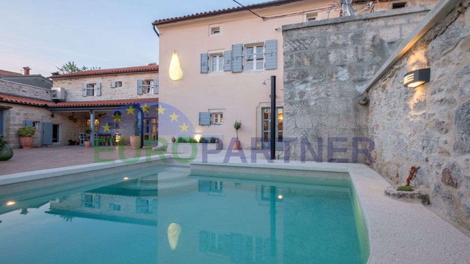 Designer autentica villa in pietra d'Istria con piscina, Svetvincenat