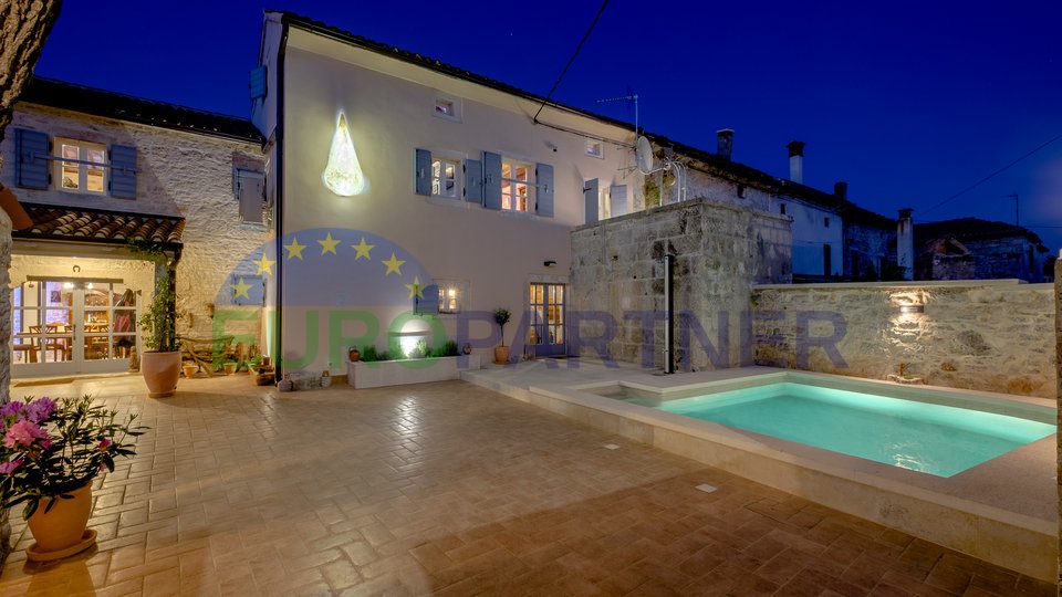 Dizajnerska autohtona istarska kamena vila sa bazenom,Svetvinčenat