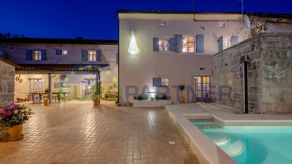 Designer indigenous Istrian stone villa with pool, Svetvincenat