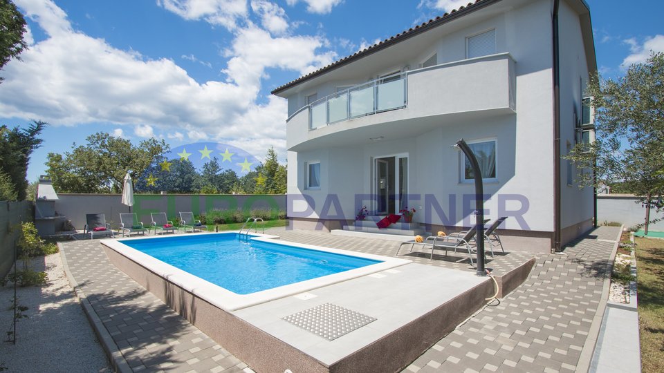 Detached house with pool near Vodnjan