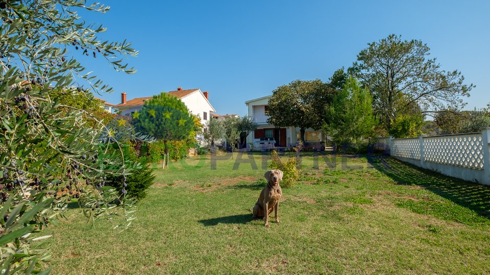 Freistehendes Einfamilienhaus mit großem Garten- Stadt Pula umgebung