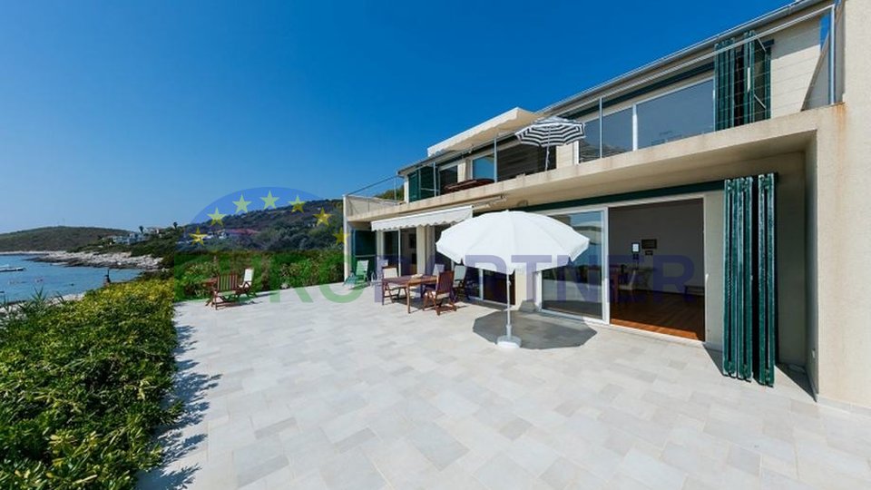 Seafront, Beautiful villa is located on the southeast side of the island of Vis