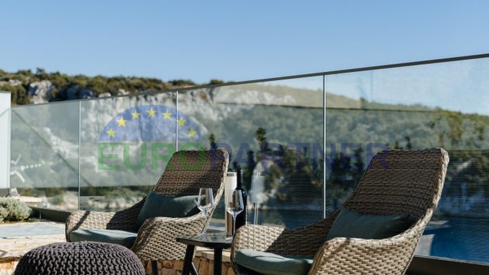 Luxus-Designer-Villa am Meer im Herzen von Dalmatien
