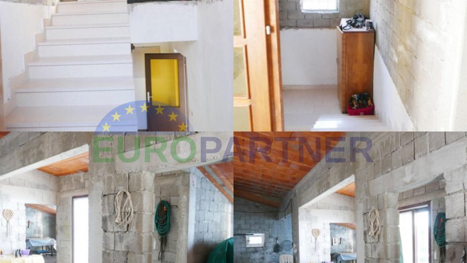 Prostrani dvoetažni stan površine 344 m2 s otvorenim pogledom na more, Sumpetar
