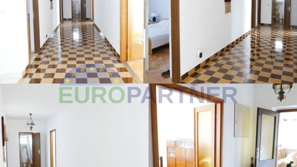 Spacious two storey 344 m2 apartment with open sea view, Sumpetar