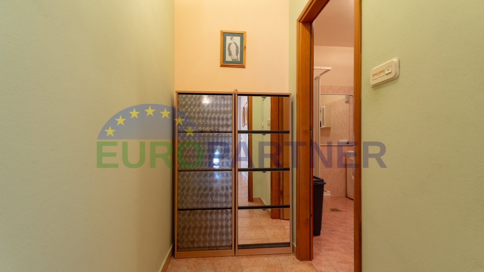 Nice ground floor apartment with garden 100m from the sea, Porec