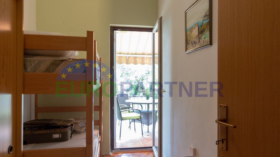 Nice ground floor apartment with garden 100m from the sea, Porec
