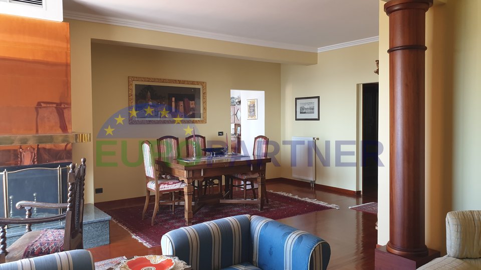 Exclusive apartment of 120 m2 with sea view, Meje Split